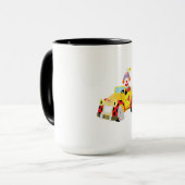 陽気なピエロは黄色い車お洒落を運転する マグカップ (正面左)