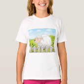 陽気な羊と日差しの牧場 Tシャツ (正面)