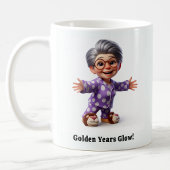 陽気な老人が居心地の良い服装で コーヒーマグカップ