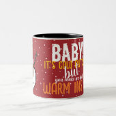 陽気な雪だるまマグカップ – 冬の暖かさを広げる ツートーンマグカップ (中央)