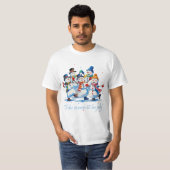 陽気に踊るユーモラスな雪だるまの季節 Tシャツ (正面フル)