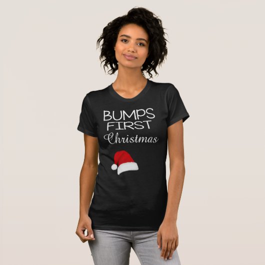 隆起の初めてのクリスマスのワイシャツのおもしろいなクリスマスの母性T Tシャツ (正面フル)