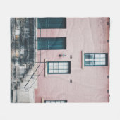 階段付き建物の写真 フリースブランケット (正面(横))