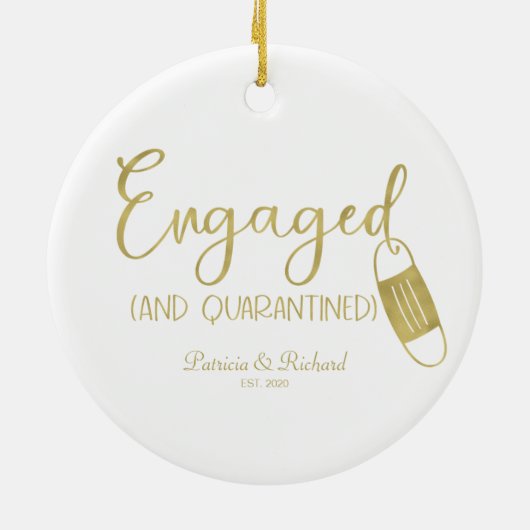 隔離婚約したされた可愛い婚約Covid セラミックオーナメント (裏面)