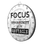 障害物に焦点を合わせる ダーツボード (正面右)