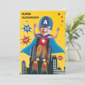 障害者スーパーヒーロ飛んでいる車いすおもしろい誕生日 招待状 (スタンド正面)