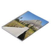 隠された湖の眺めへの細道 ノートブック (左側)