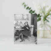 隠しフラスコからドリンクを注ぐ， 1922 ポストカード (スタンド正面)