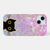隠れた黒猫が覗く かわいいキティ愛好家 iPhone 15ケース (裏面横)