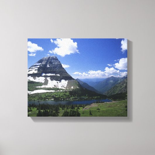 隠れ湖、アルパイン草原、岩層、およびティンブ キャンバスプリント (正面)