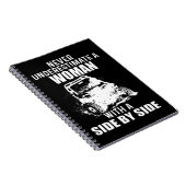 隣り合った女性を決して過小評価しない ノートブック (右側)