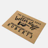 隣人によりよい物のおもしろいなパーソナライズがあります ドアマット (アングル)