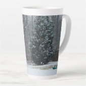 隣人の雪だるま冬の雪景色 カフェラテマグ (右アングル)