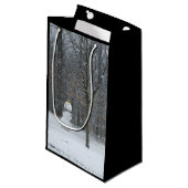 隣人の雪だるま冬の雪景色 スモールペーパーバッグ (正面アングル)