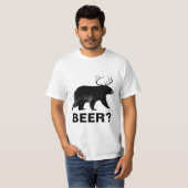 (雄ジカの)枝角ビールワイシャツを持つおもしろいなくま Tシャツ (正面フル)