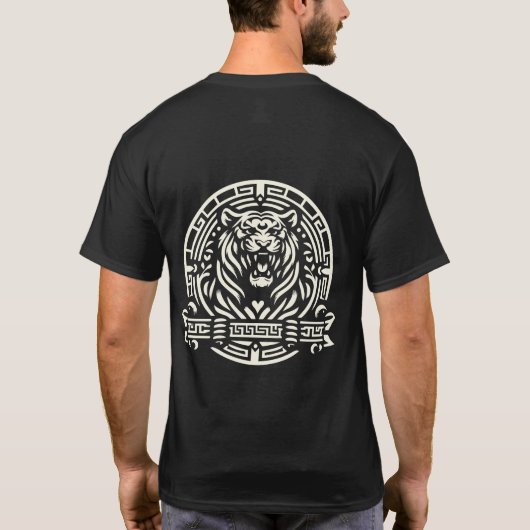 雄叫びタイガーの部族柄Tシャツ Tシャツ (裏面)