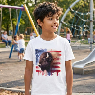 雄大なアメリカバイソンと愛国的なフラッグアート Tシャツ