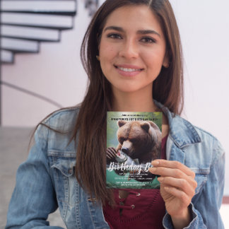 雄大なクマの誕生日パーティー招待状 ポストカード