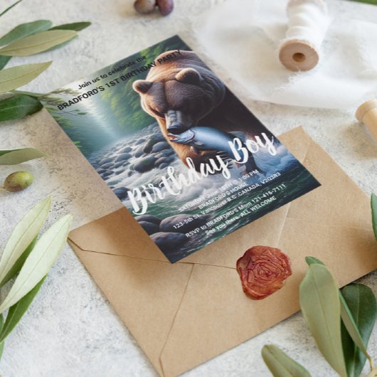 雄大なクマの誕生日招待状 ポストカード