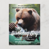 雄大なクマの誕生日招待状 ポストカード (正面)
