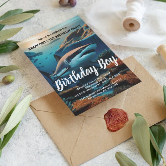 雄大なサメ 海洋の深みを滑走する ポストカード