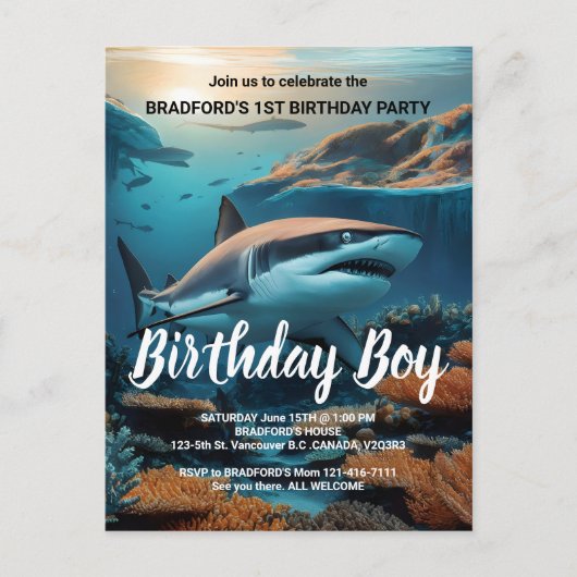 雄大なサメ 海洋の深みを滑走する ポストカード (正面)