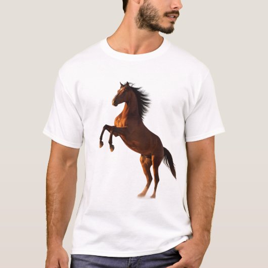 雄大な後肢立ちの馬の作品 Tシャツ (正面)