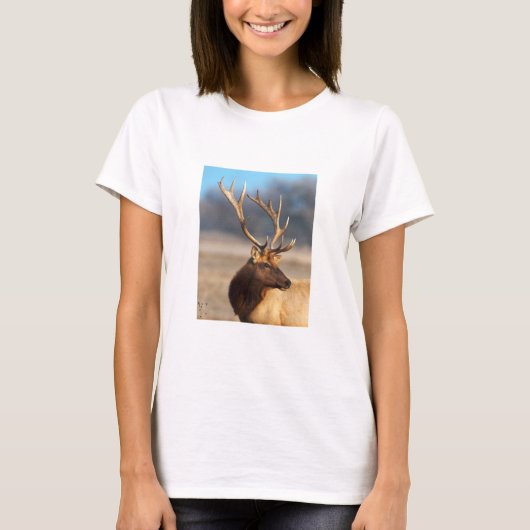 雄大な雄ワピチの肖像 Tシャツ (正面)
