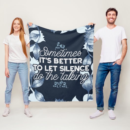 雄弁な沈黙は穏やかな装飾の芸術を引用 フリースブランケット (インサイチュ)