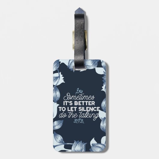 雄弁な沈黙は穏やかな装飾の芸術を引用 ラゲッジタグ (裏面縦)