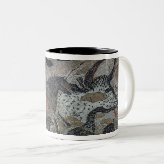 雄牛および馬、c.17000の絵画を紀元前に揺すって下さい(カリフォルニア ツートーンマグカップ (正面右)