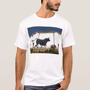 雄牛とスペイン馬の像 Tシャツ