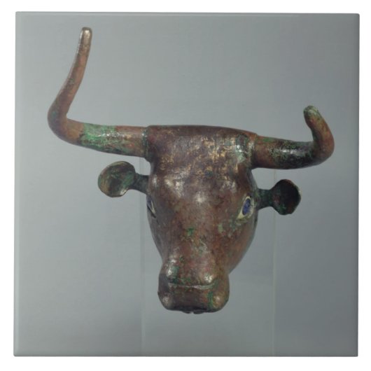 雄牛の頭部、王室のなスメル人の銘刻文字と、m タイル (正面)