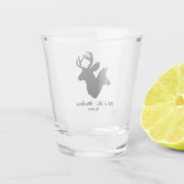 雄鹿および雌ジカは名前および日付のシルエットを描きましたり、加えます ショットグラス (裏面)