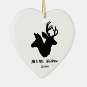 雄鹿および雌ジカは名前および日付のシルエットを描きましたり、加えます セラミックオーナメント (右)