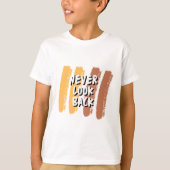 集中した少年のTシャツを続ける Tシャツ (正面)