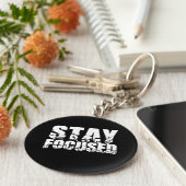 集中する |ホワやる気を起こさせるイト文字付き語句 キーホルダー (側面)