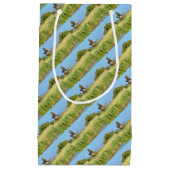 雌のアヒルが飛んでいる スモールペーパーバッグ (正面)