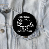 雌ヒツジのないFATの雌ヒツジの公正で柔らかいTシャツ 缶バッジ (インサイチュ)