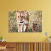 雌ライオンと子連れ キャンバスプリント (インサイチュ (リビング))