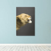 雌ライオンの吠え声 キャンバスプリント (インサイチュ (ウッドフロア))