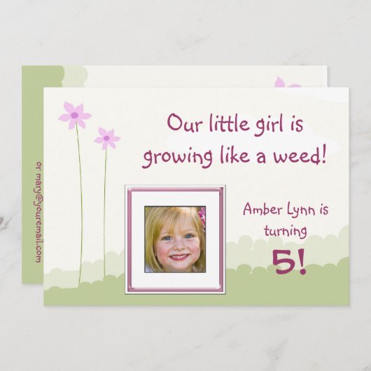 雑草の小さな女の子誕生日カードのように成長する 招待状 (正面/裏面)