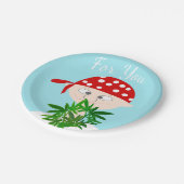 雑草の花束を持つ若い男パーソナライズされた ペーパープレート (アングル)