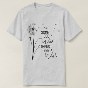 雑草を見る人もいれば願いタンポポを見るおもしろい人もいる Tシャツ