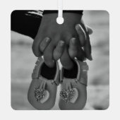 雑誌でクリスマスの妊娠発表を取り上げる メタルオーナメント (裏面)