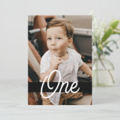 雑誌の表紙スタイルの黒の写真 男の子の1歳の誕生日 招待状 (スタンド正面)