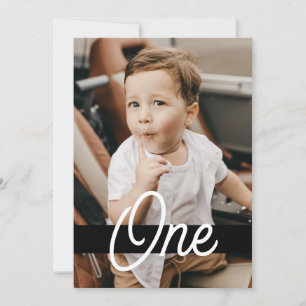 雑誌の表紙スタイルの黒の写真 男の子の1歳の誕生日 招待状