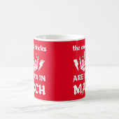 雛がクール三月生まれの生誕生日に来た コーヒーマグカップ (中央)