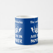 雛クールは十生まれ月の生誕日だ コーヒーマグカップ (中央)