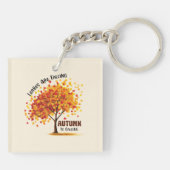 離れ落ち、秋が呼び出し – 居心地の良い秋 キーホルダー (裏面)